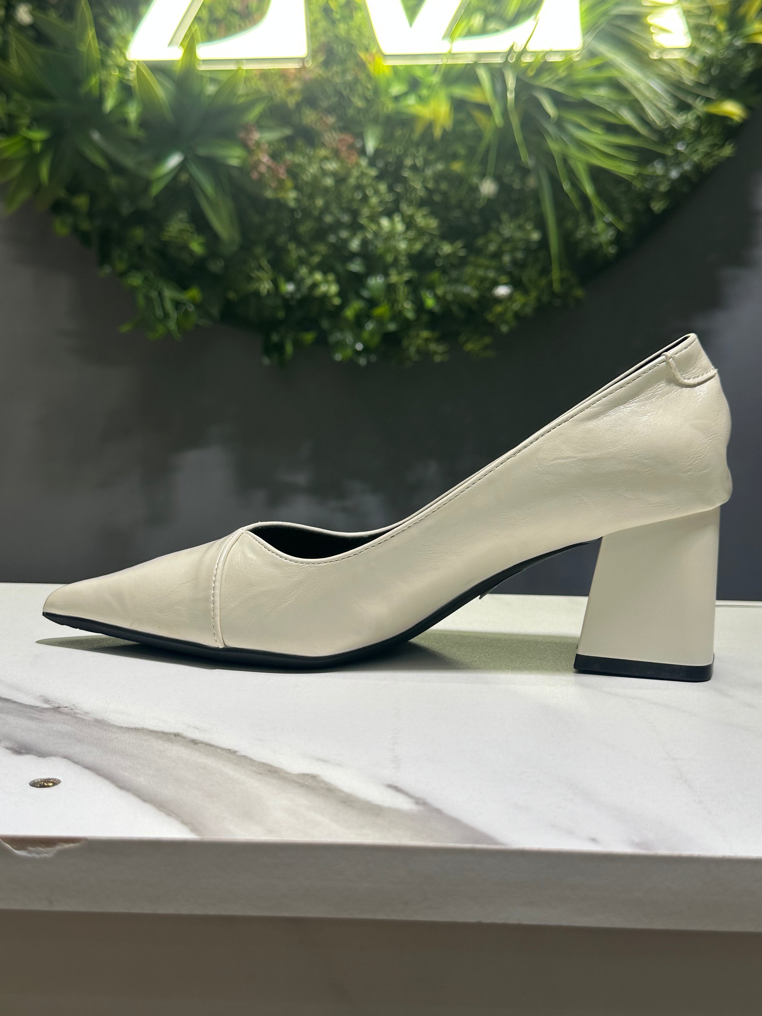 ZAZA Ria Classic Pointed Block Heel – Off-White & Black