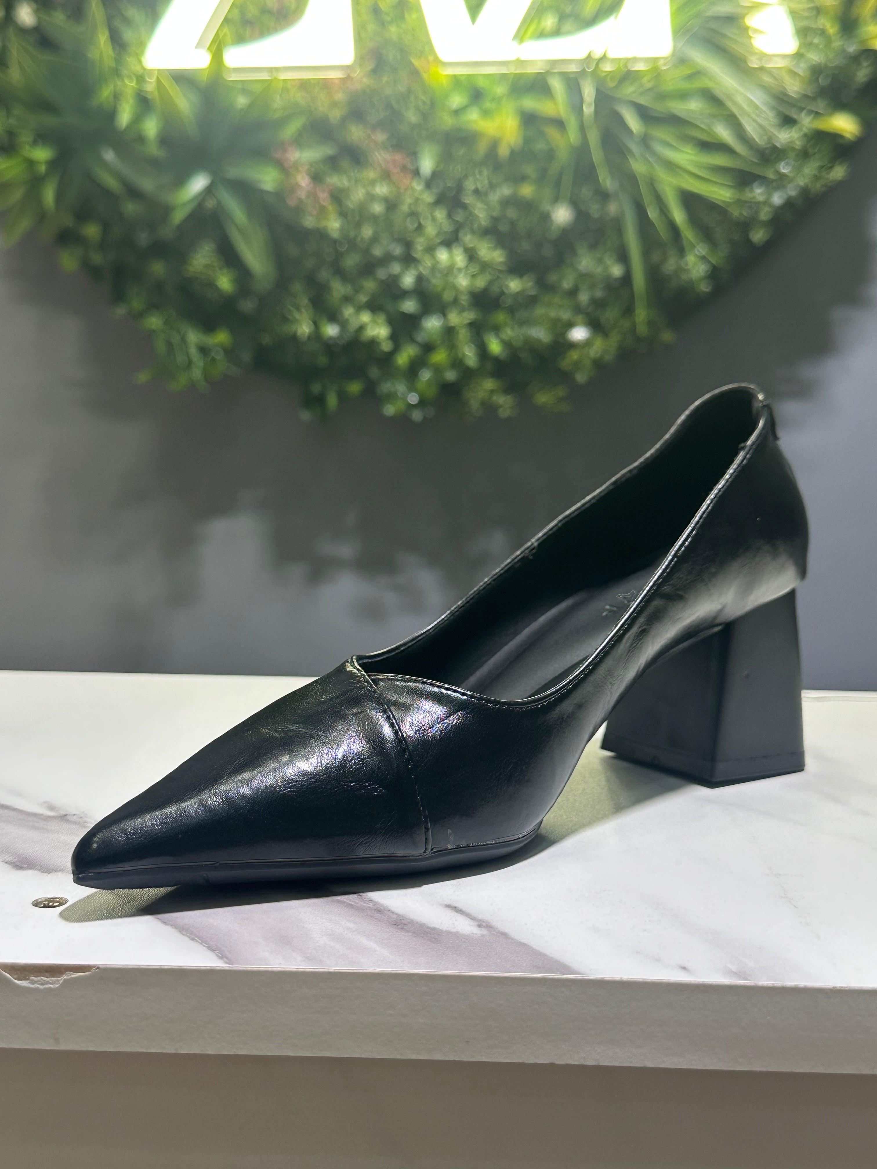 ZAZA Ria Classic Pointed Block Heel – Off-White & Black