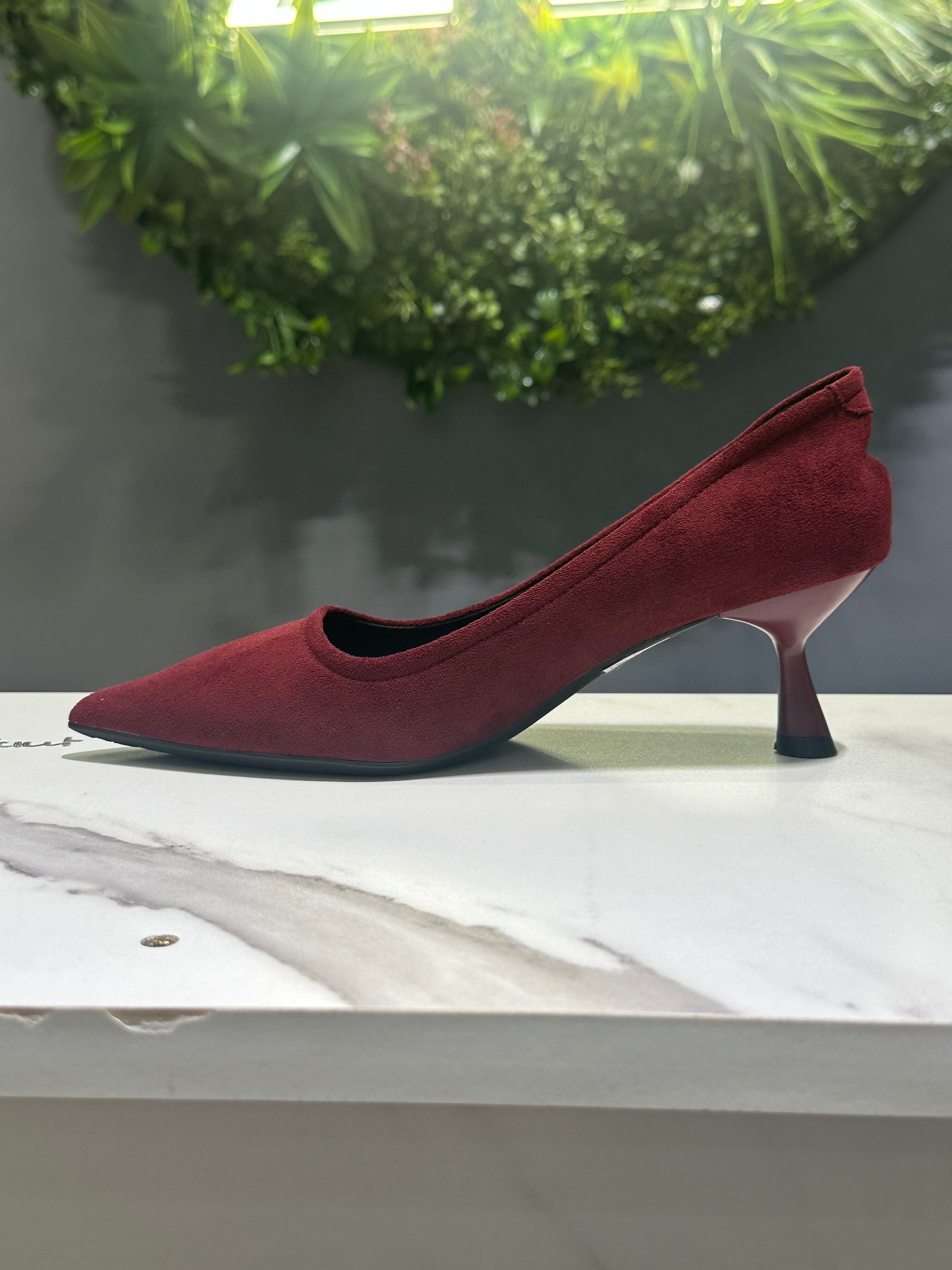 ZAZA Bella – Elegant Pointed Mid-Heel Pumps