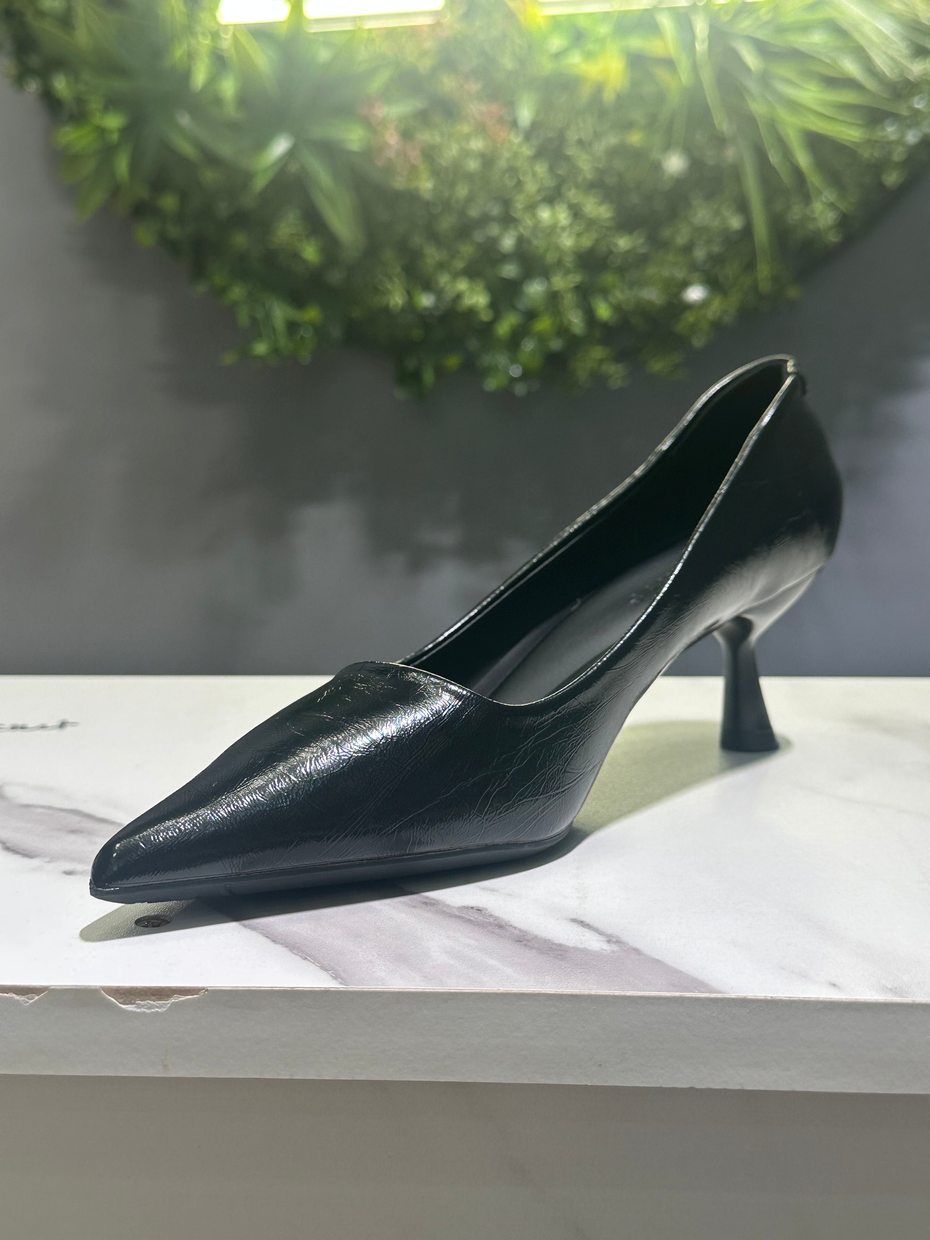 ZAZA Bella – Elegant Pointed Mid-Heel Pumps