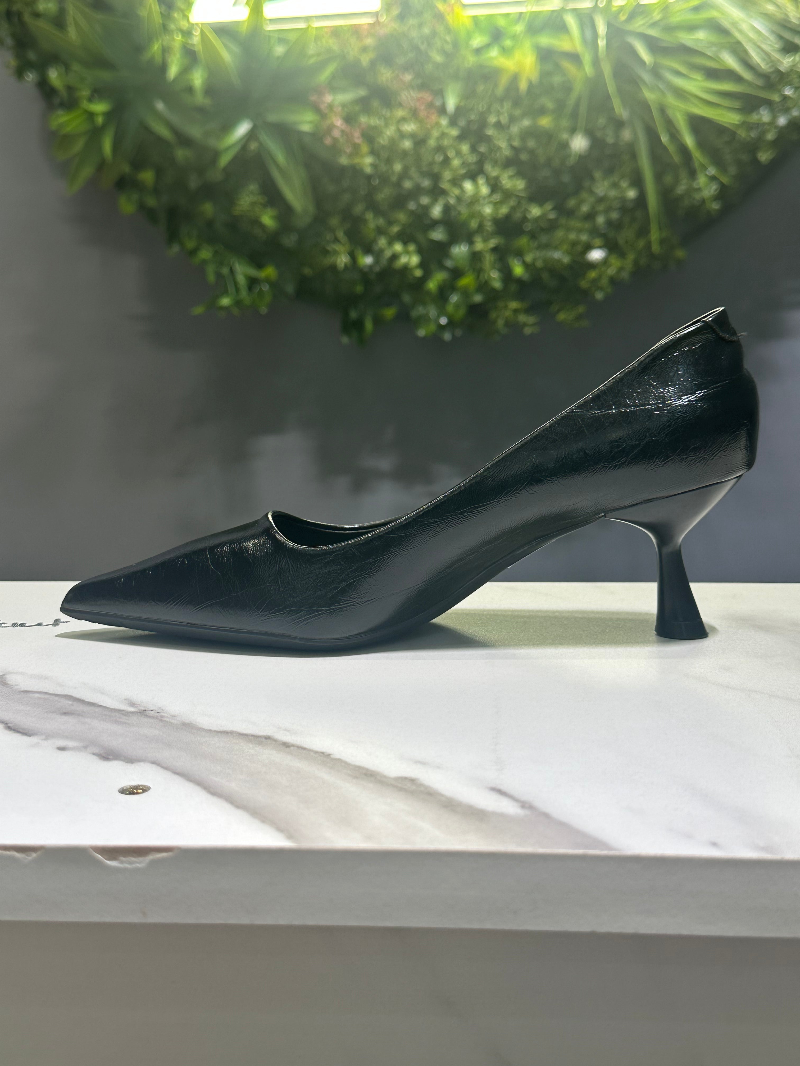 ZAZA Bella – Elegant Pointed Mid-Heel Pumps