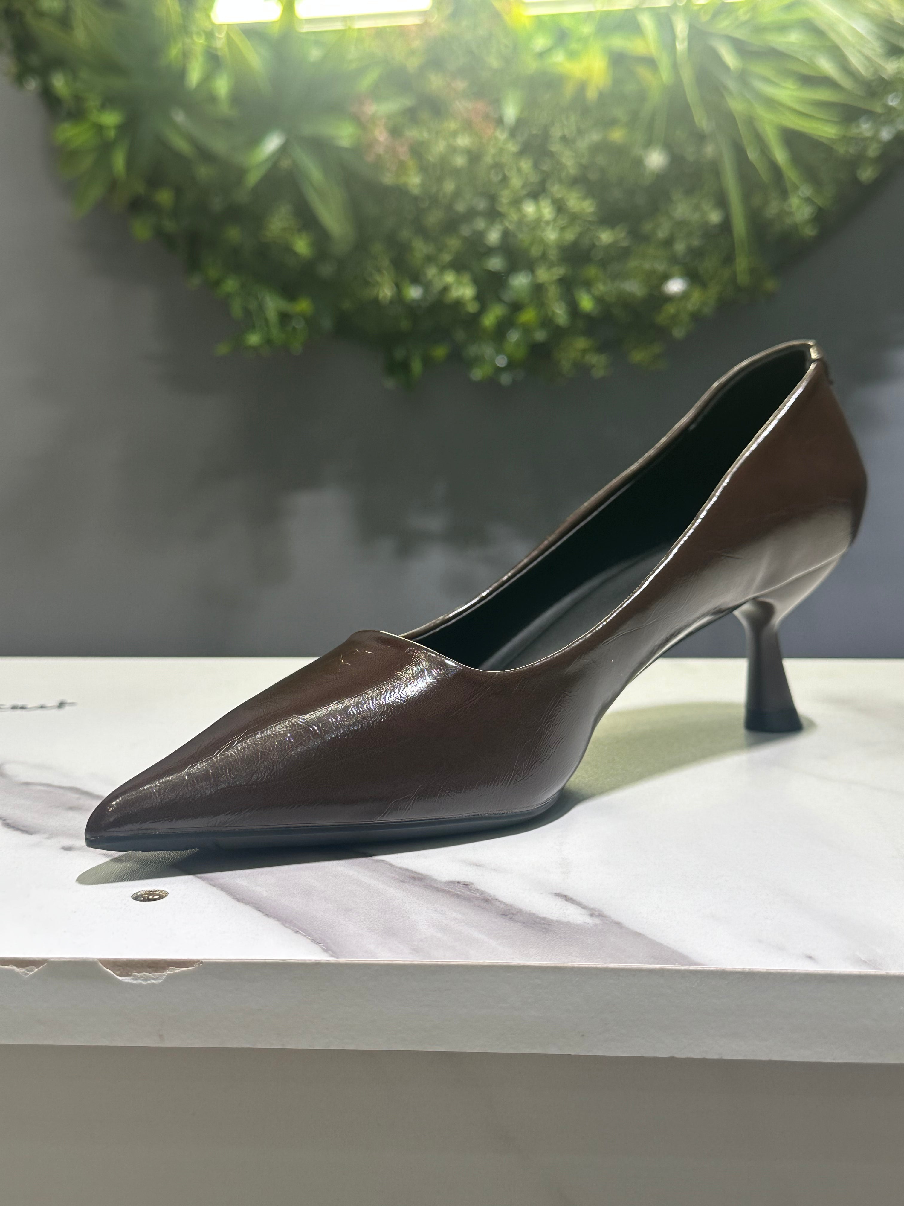 ZAZA Bella – Elegant Pointed Mid-Heel Pumps