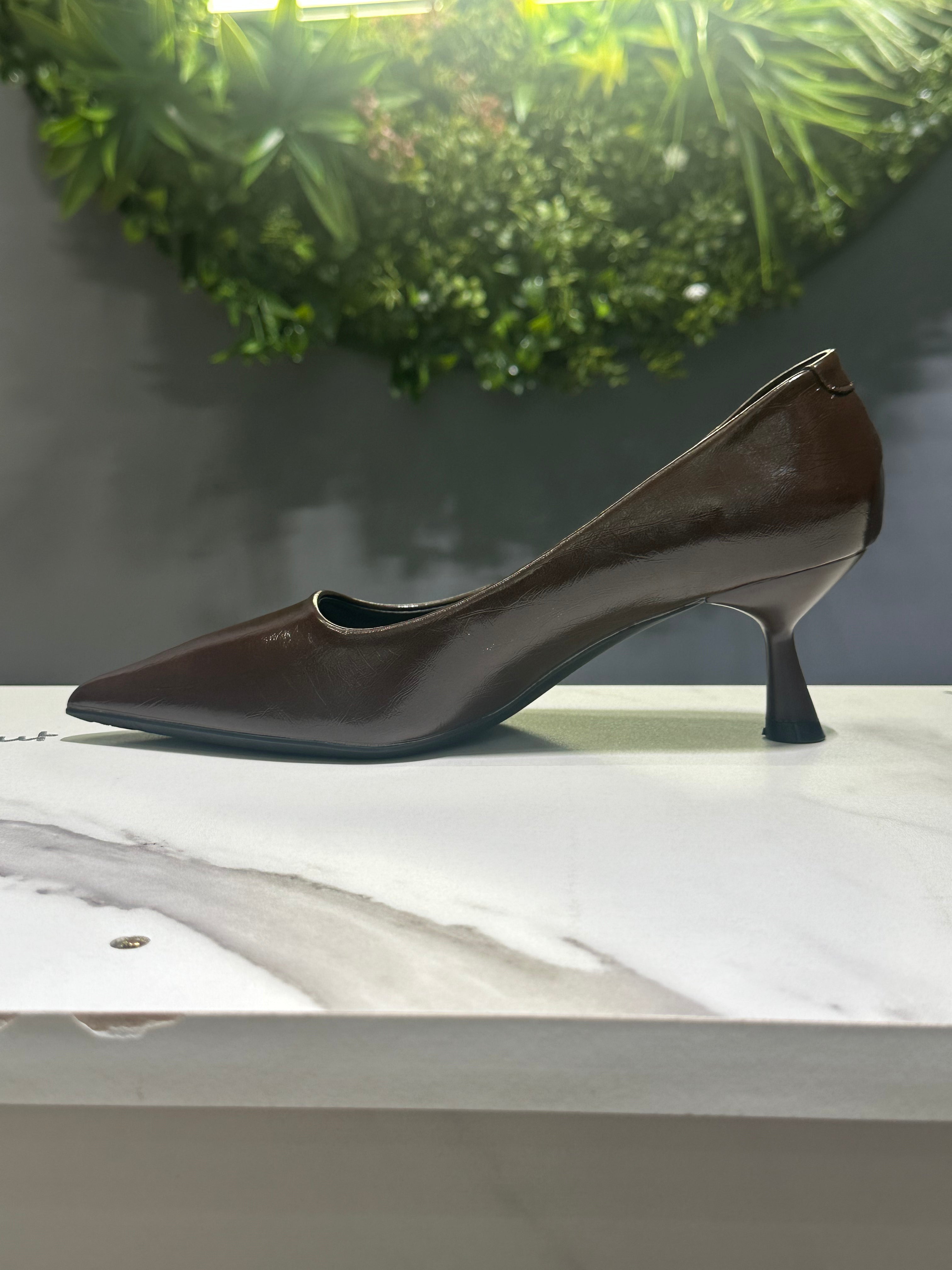 ZAZA Bella – Elegant Pointed Mid-Heel Pumps
