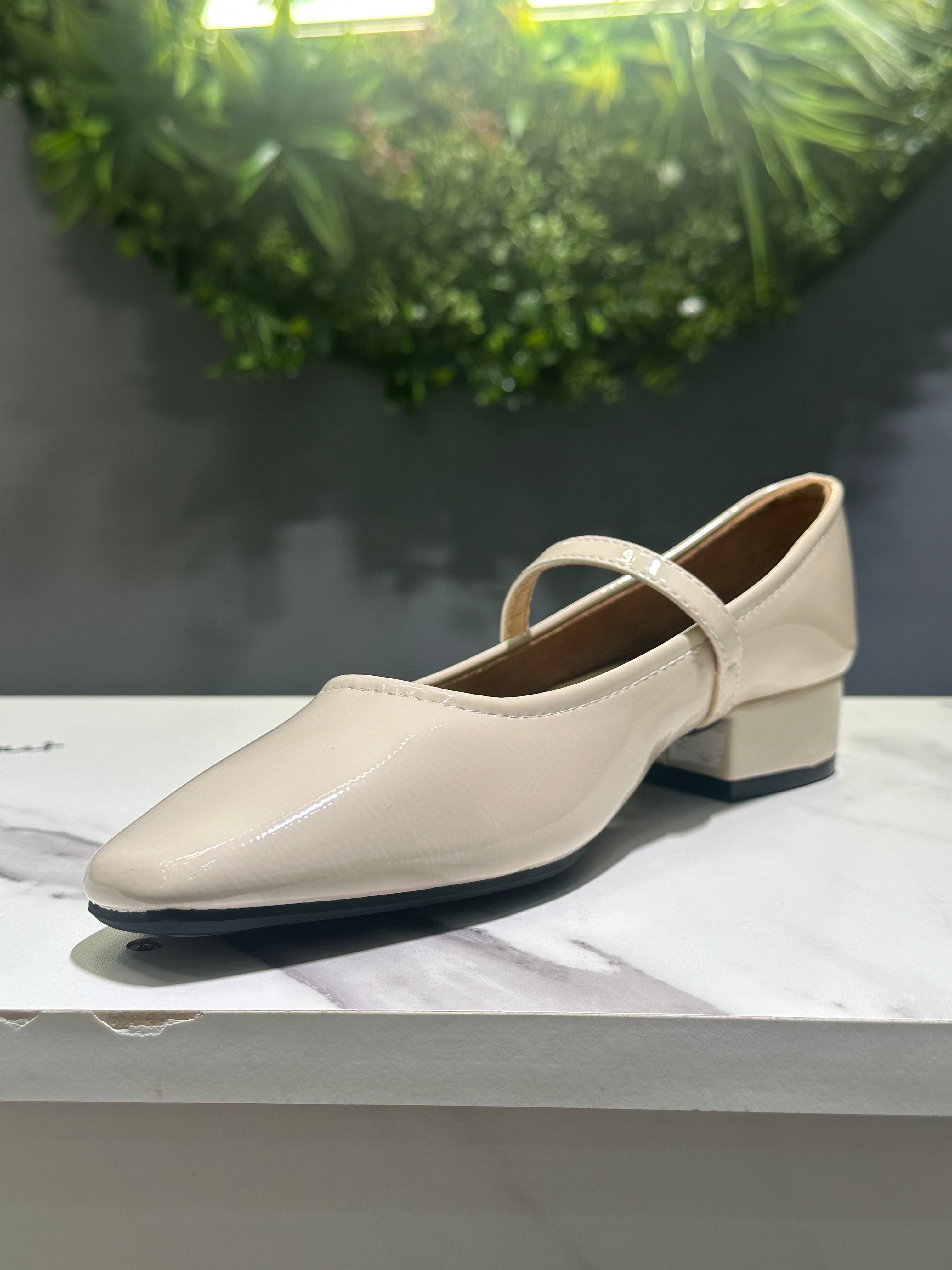 ZAZA Elena – Classic Strap Mid-Heel Shoes