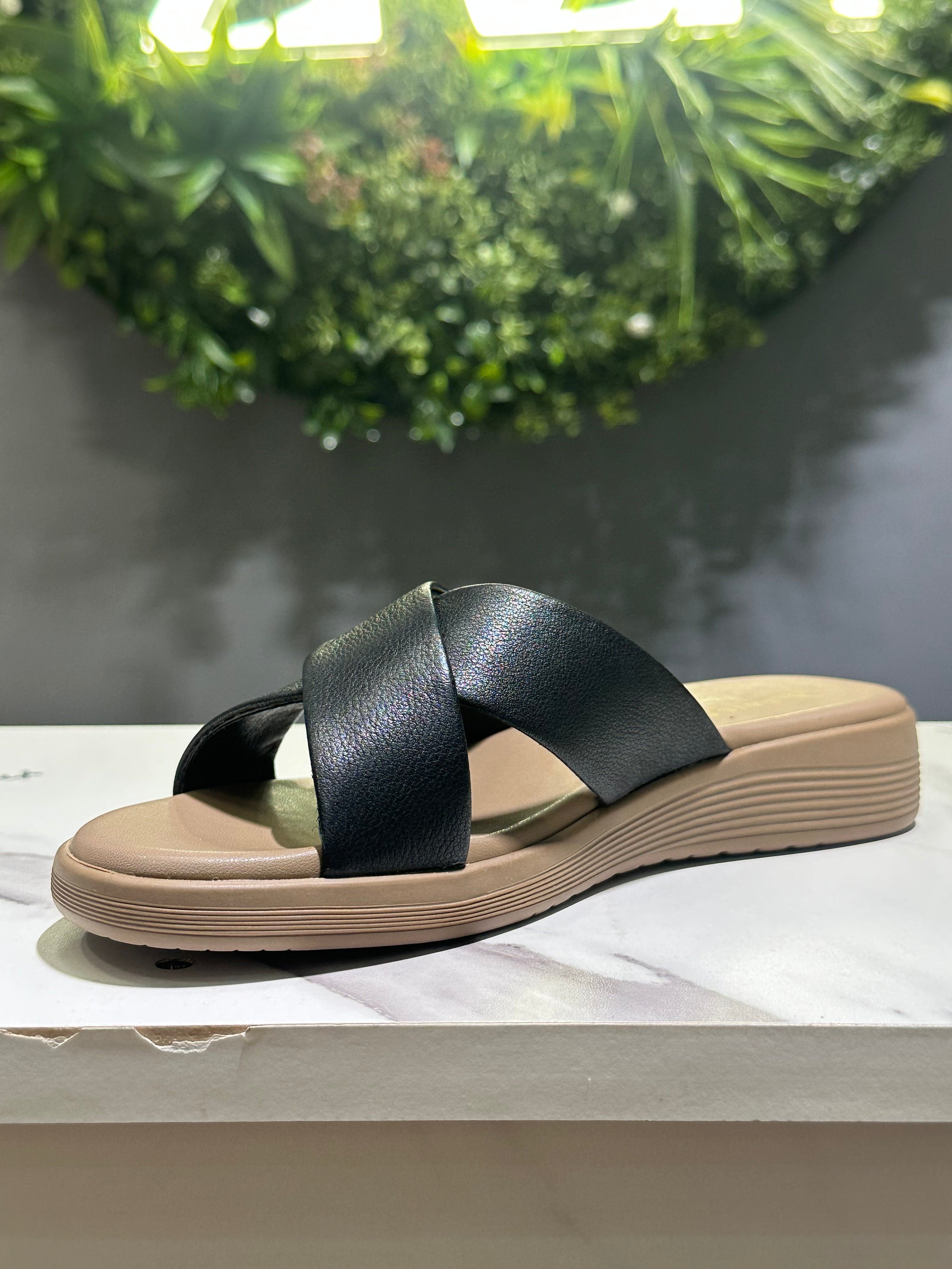 ZAZA CrossMuse Slide – Women’s Crossover Comfort Sandal
