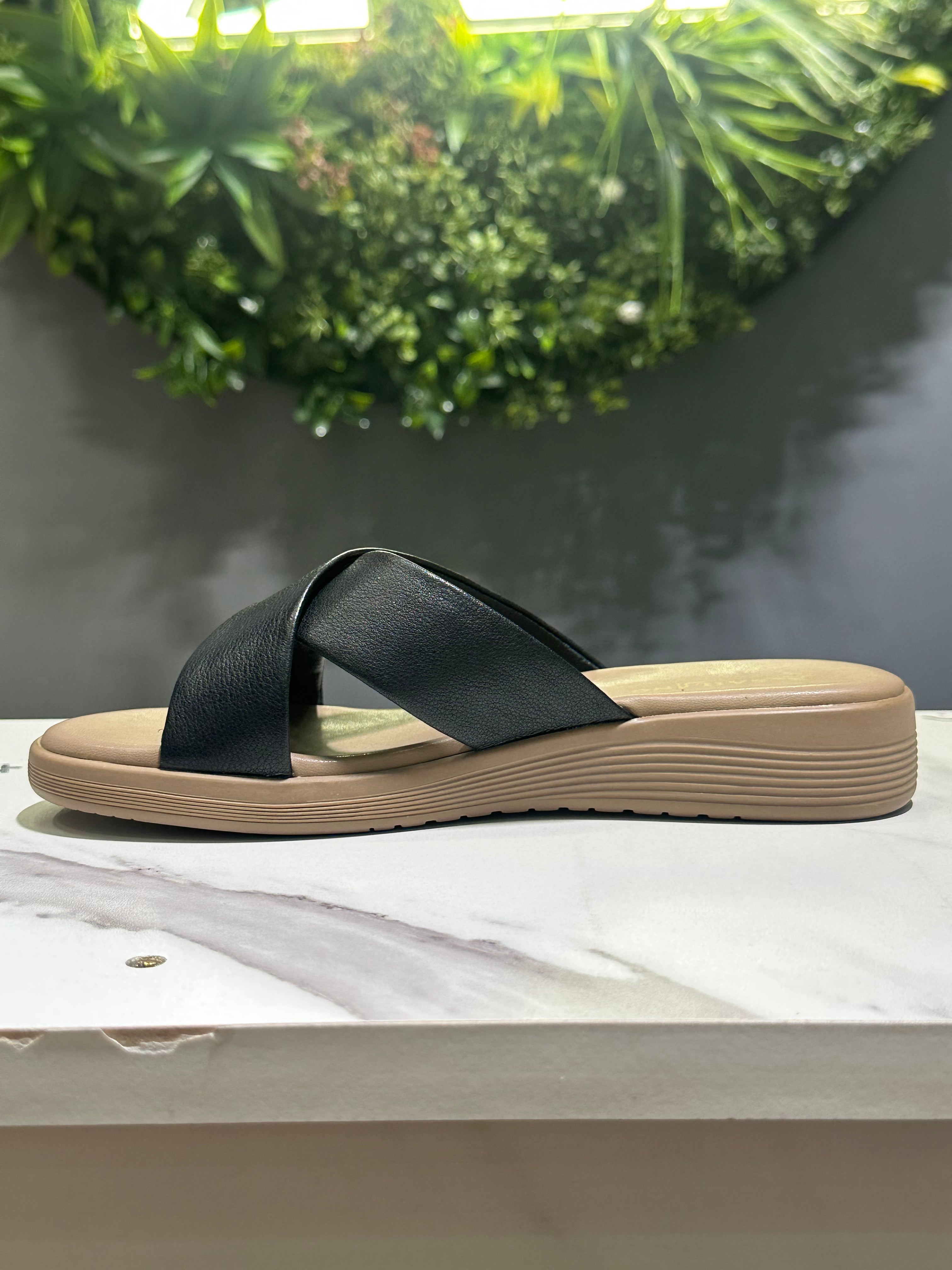 ZAZA CrossMuse Slide – Women’s Crossover Comfort Sandal