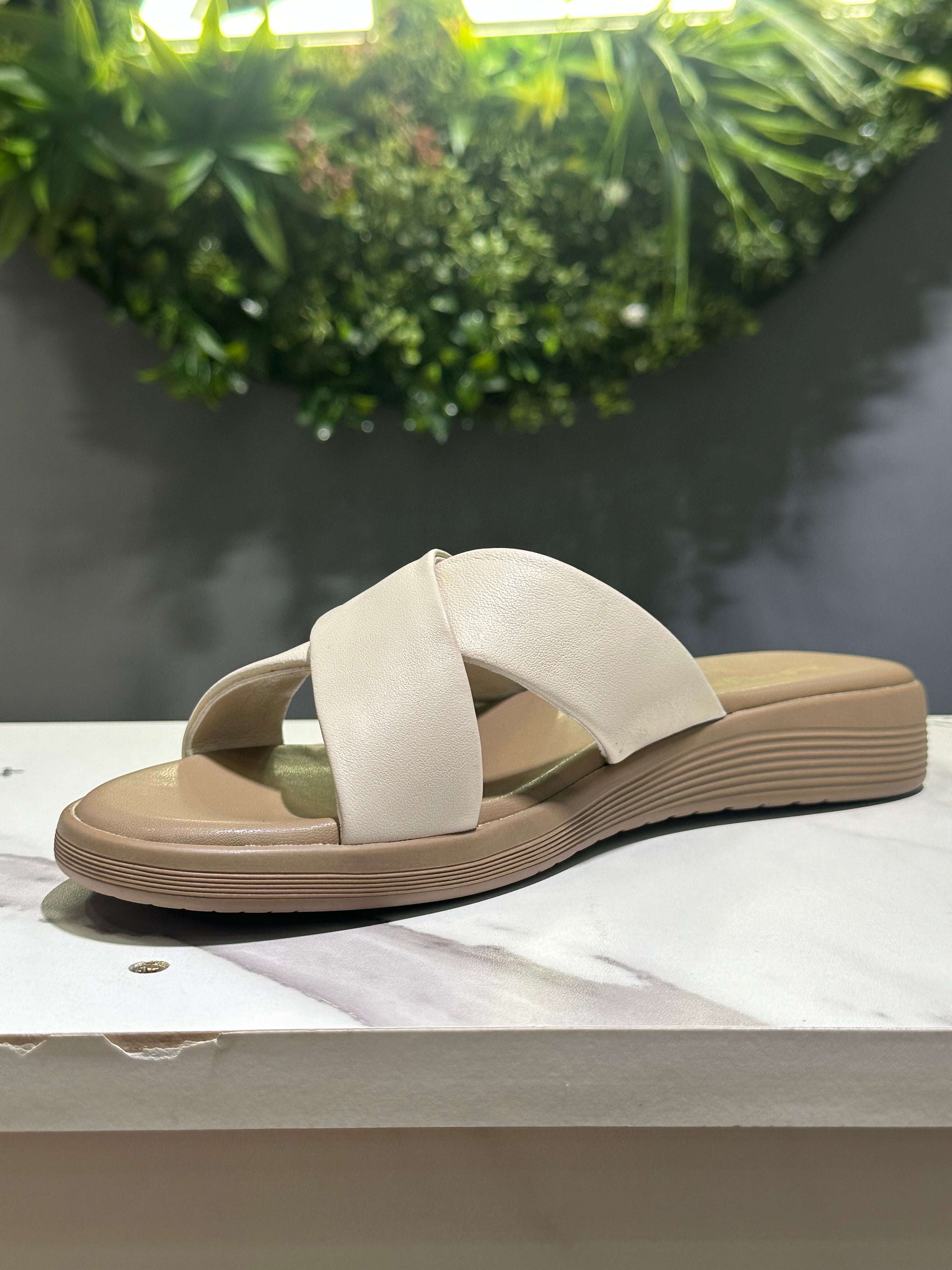 ZAZA CrossMuse Slide – Women’s Crossover Comfort Sandal