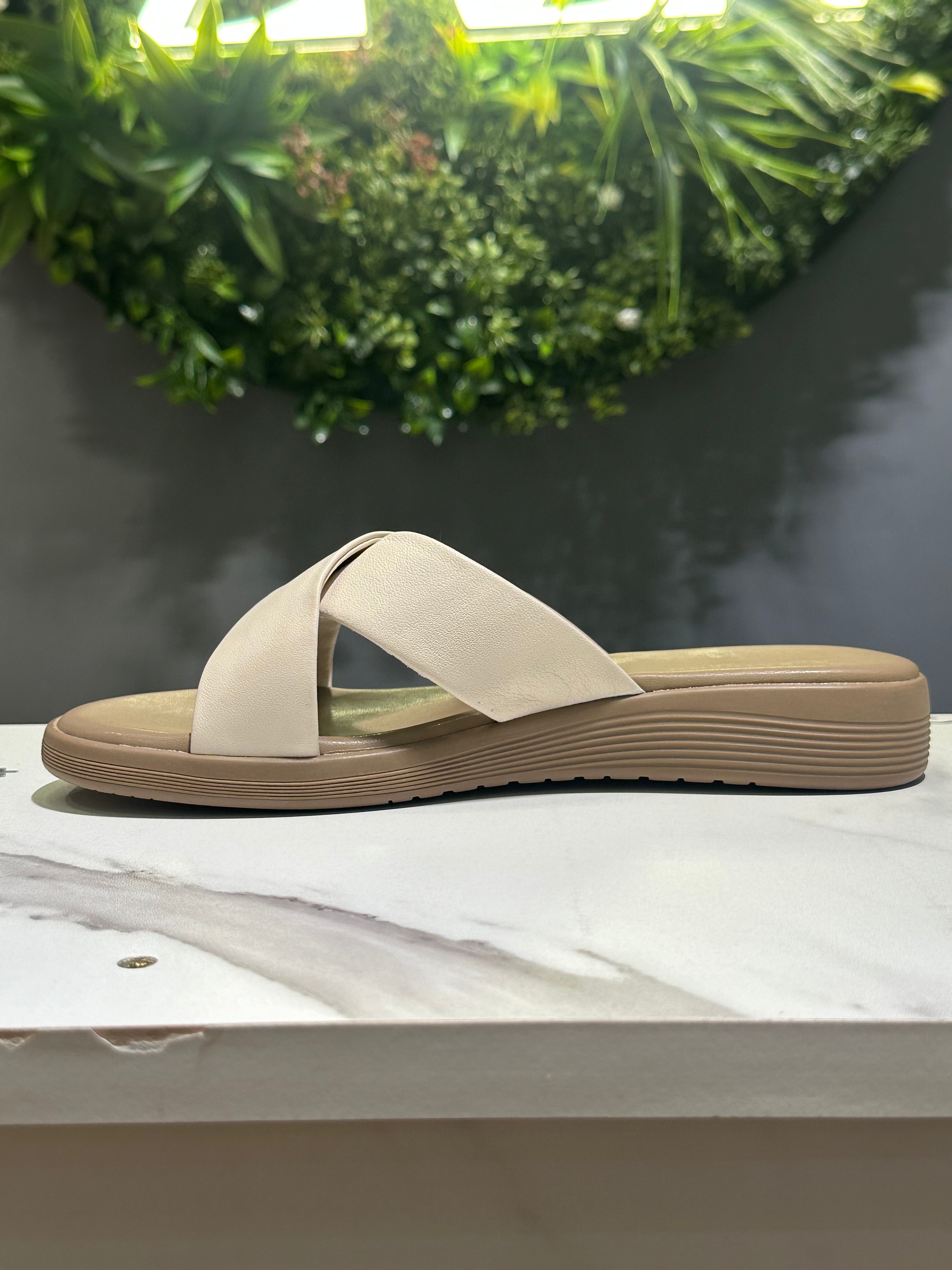 ZAZA CrossMuse Slide – Women’s Crossover Comfort Sandal