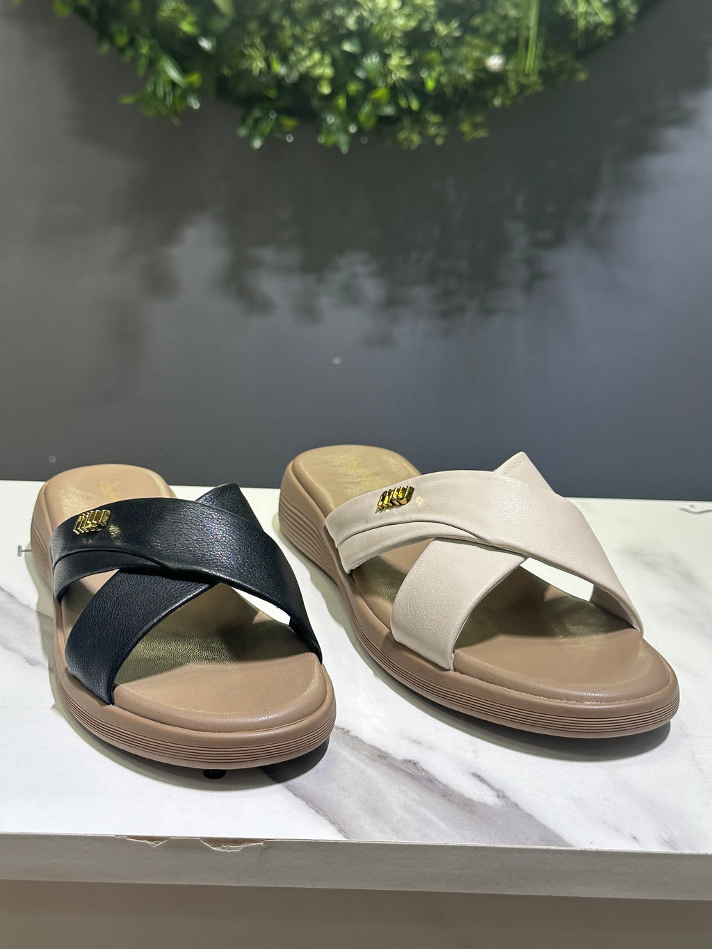 ZAZA CrossMuse Slide – Women’s Crossover Comfort Sandal