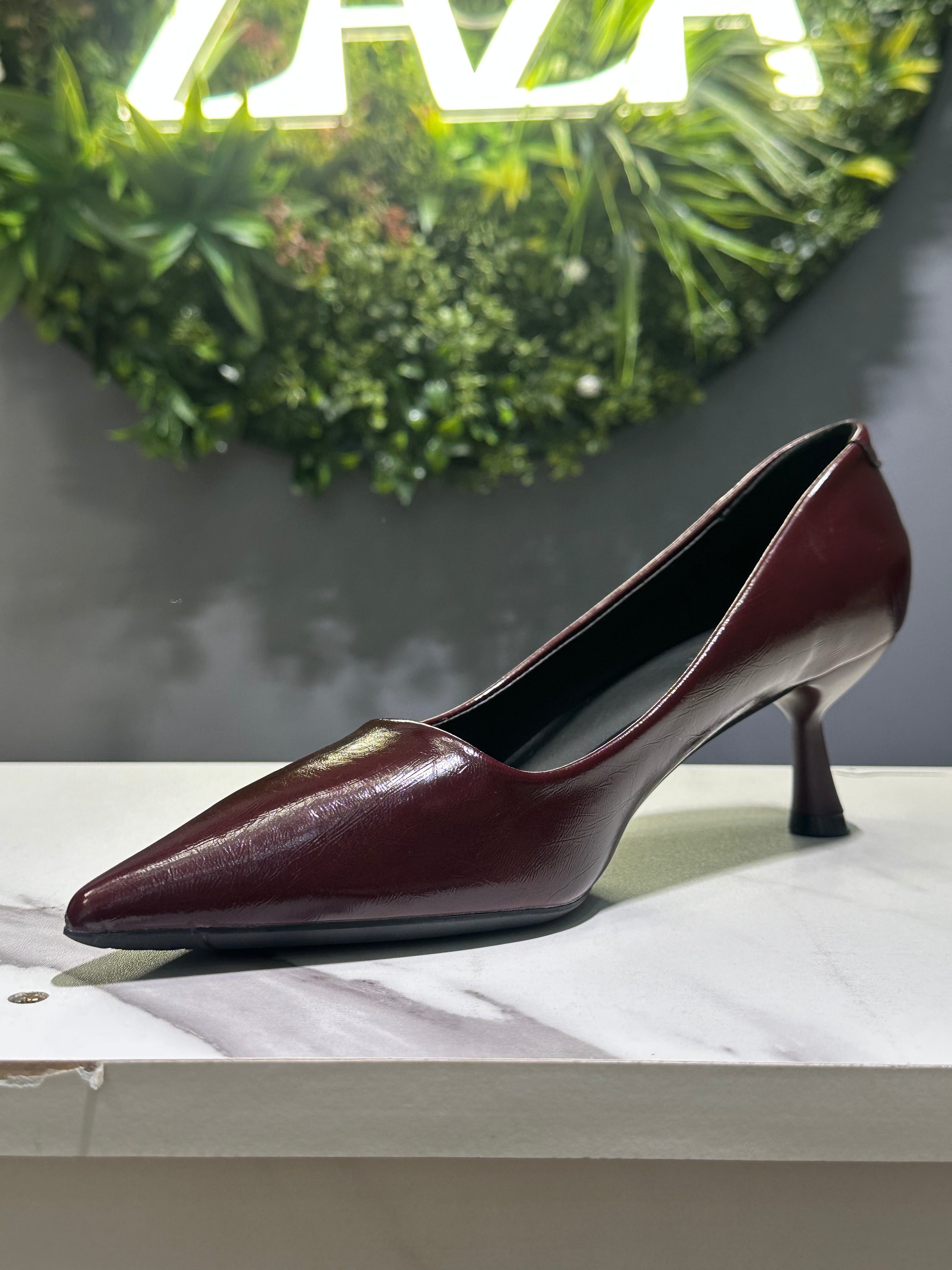 ZAZA Bella – Elegant Pointed Mid-Heel Pumps