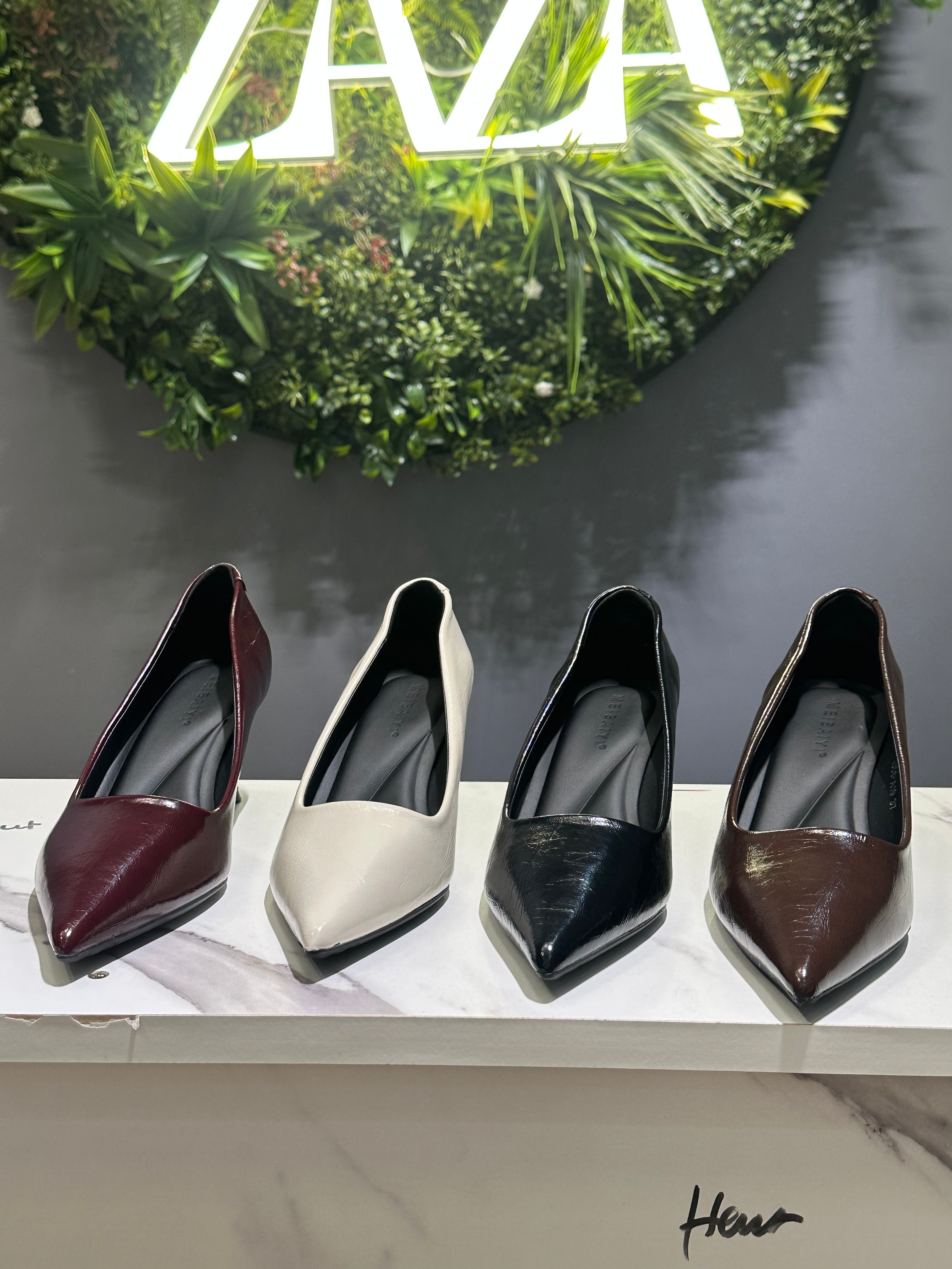 ZAZA Bella – Elegant Pointed Mid-Heel Pumps