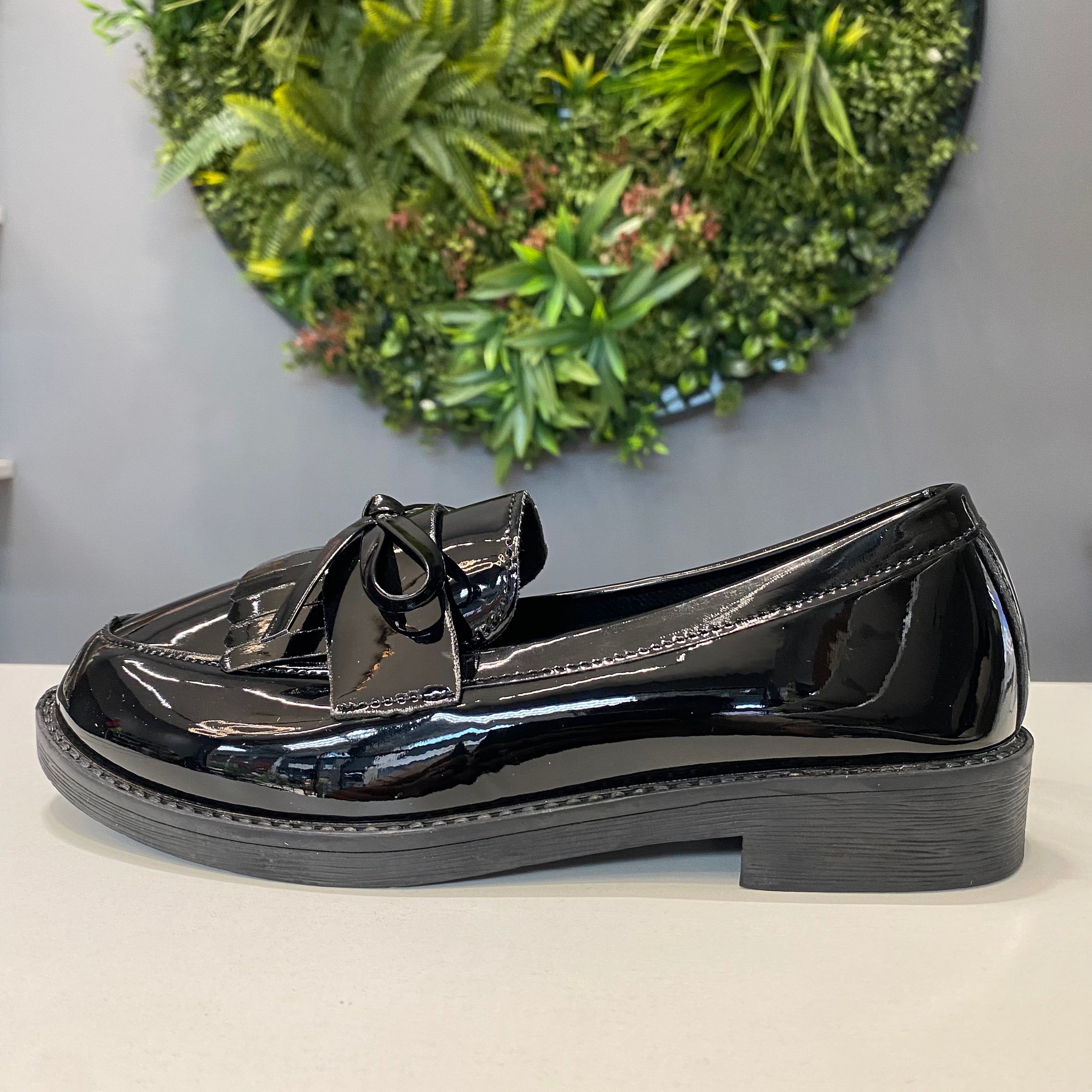 ZAZA Kate – Glossy Bow Detail Loafers