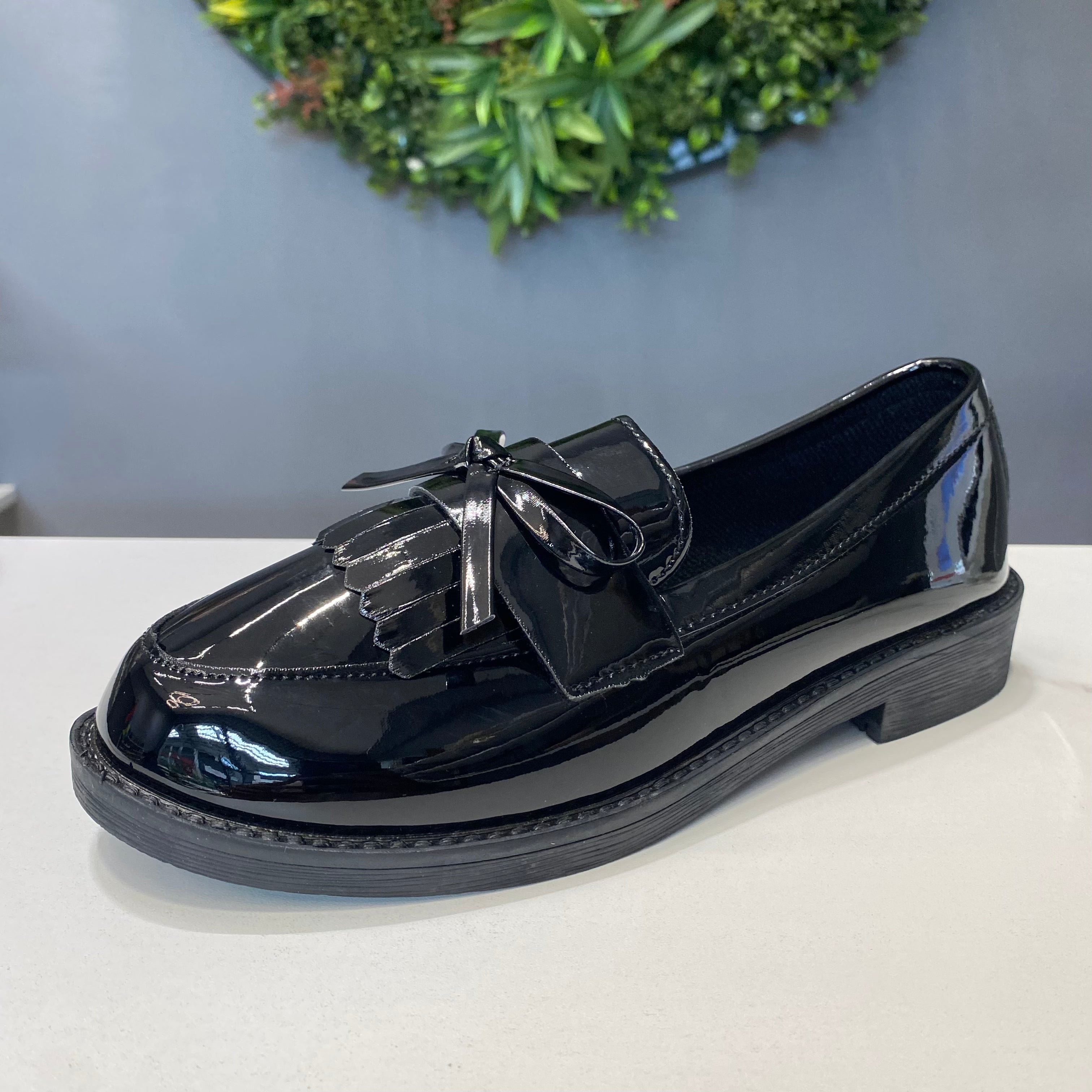 ZAZA Kate – Glossy Bow Detail Loafers