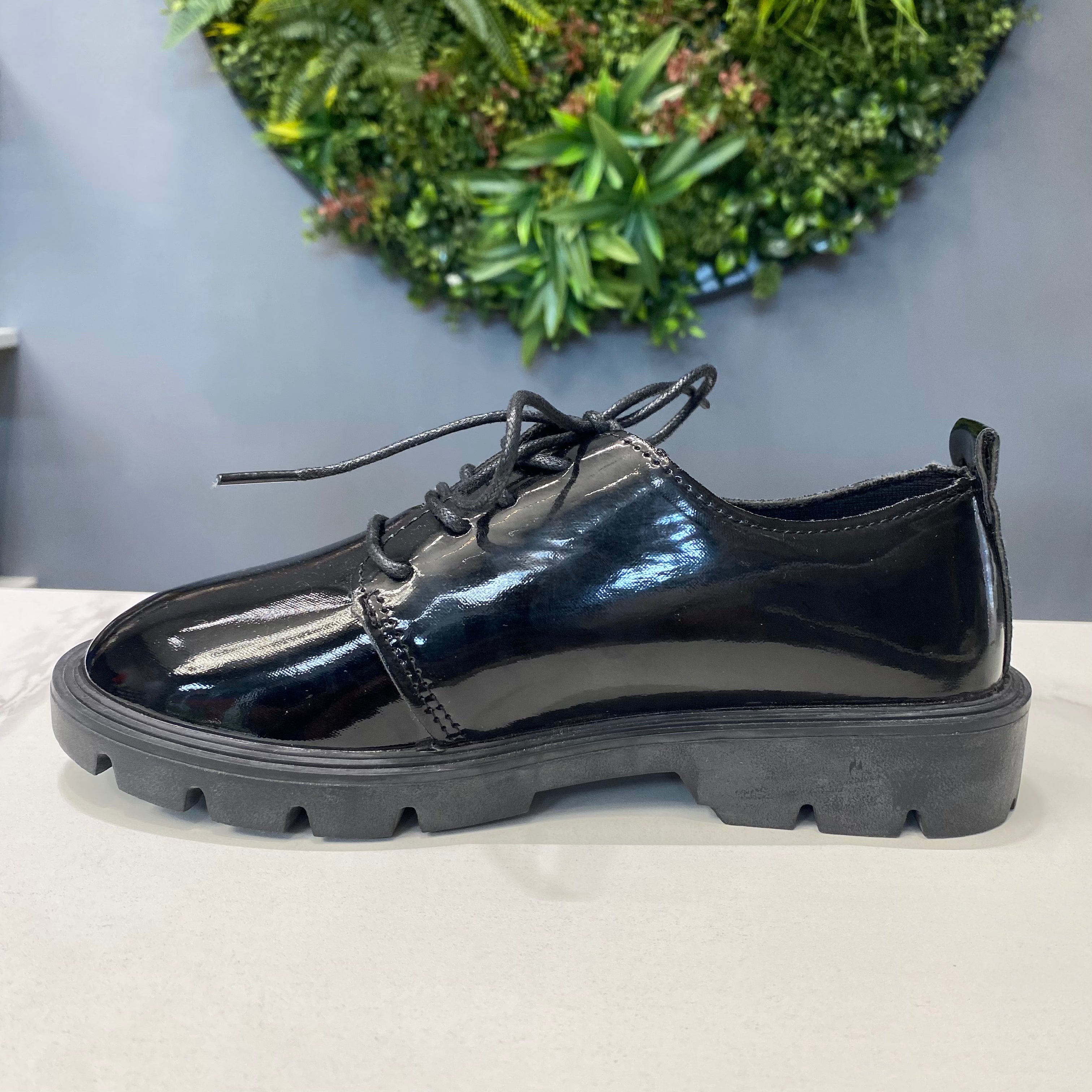 ZAZA Caroline – Glossy Lace-Up Platform Shoes