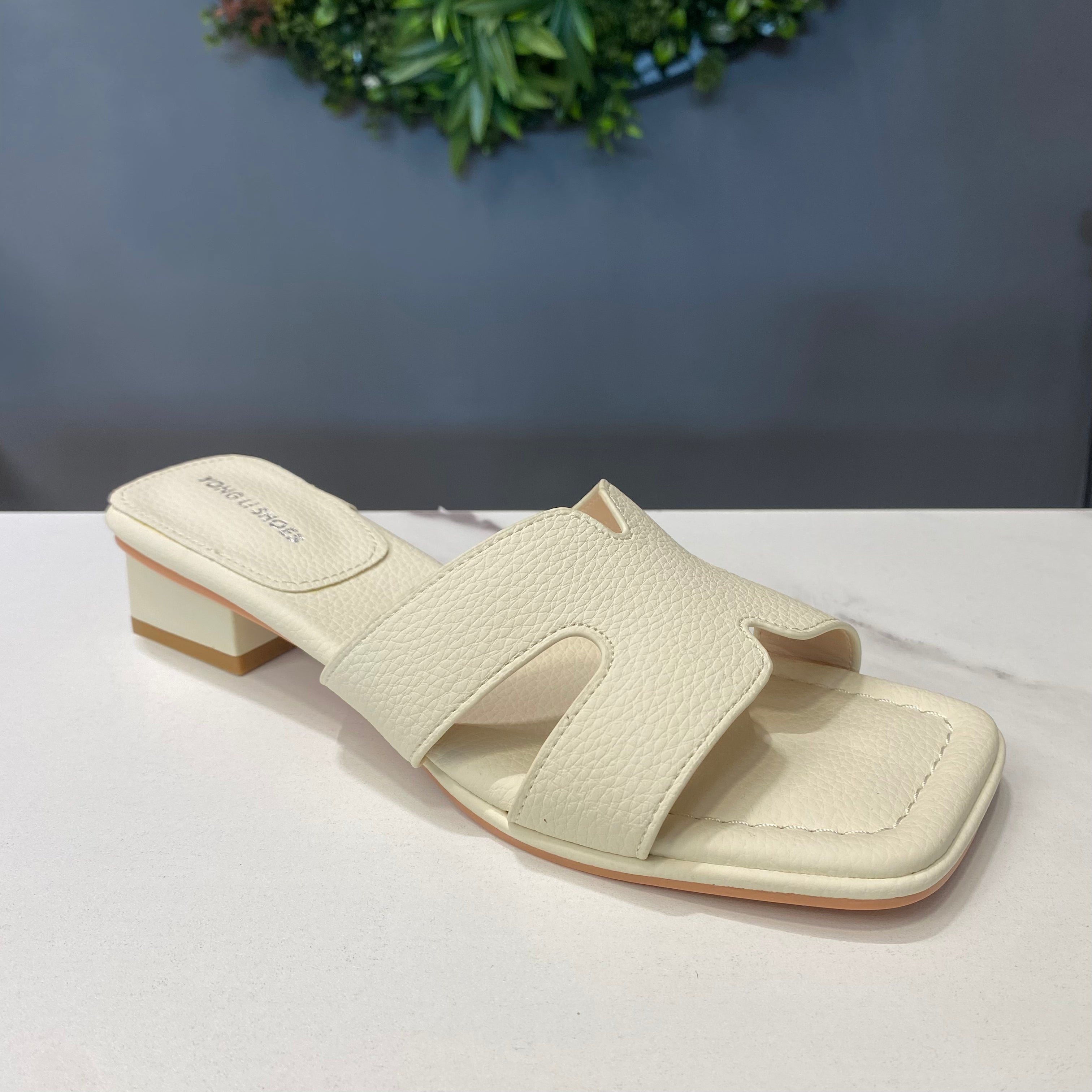 ZAZA Emily – Textured Cut-Out Block Heel Sandals